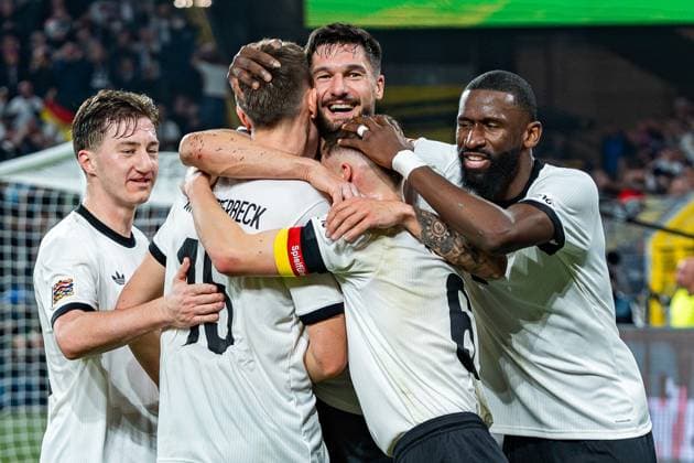Sport Bilder des Tages 23.03.2025, Deutschland vs. Italien, Nations League, Viertelfinale-Rückspiel Tor und Jubel zum 3:0 durch Tim Kleindienst (Deutschland, 9) hier mit Jamal Musiala (Deutschland, 10)Jonathan Tah (Deutschland, 4) Leon Goretzka (Deutschland, 8) Jamal Musiala (Deutschland, 10) Joshua Kimmich (Deutschland, 6) Maximilian Mittelstädt (Deutschland, 18) Angelo Stiller (Deutschland, 16) Nico Schlotterbeck (Deutschland, 15) Copyright: xBahhoxKarax