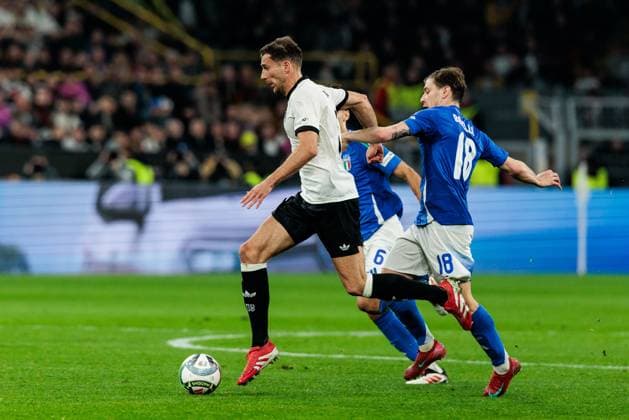UEFA Nations League: Deutschland - Italien; 23.03.2025 Zweikampf Leon Goretzka (Deutschland, 8), Nicolo Barella (Italien, 18) UEFA Nations League: Rückspiel Deutschland - Italien; Dortmund, Signal Iduna Park, 23.03.2025 Copyright: xBEAUTIFULxSPORTS Wunderlx