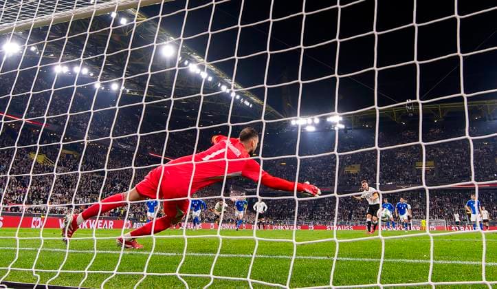 23.03.2025, Fussball UEFA Nations League 2024 25, Viertelfinale, Deutschland - Italien, in Dortmund, Signal-Iduna-Stadion, Tor zum 1:0 per Foulelfmeter, Torschütze Joshua Kimmich (Deutschland)