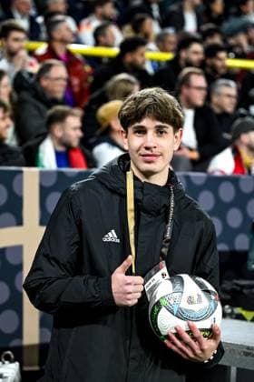 Balljunge, der Joshua Kimmich, den Ball zum Eckball zum Tor zum geworfen hat GER, Deutschland (GER) vs Italien (ITA), Fussball, UEFA Nations League Viertelfinale Runde 2, 23.03.2025. GER, Deutschland (GER) vs Italien (ITA), Fussball Laenderspiel, UEFA Nations League Viertelfinale Runde2, 2024 2025, 23.03.2025. Dortmund Copyright: xEibner-Pressefoto FlorianxWiegandx EP_FWD