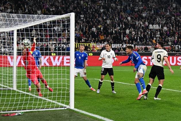 23.03.2025, xsltx, Fussball UEFA Nations League, Deutschland - Italien v.l. Gianluigi Donnaruma (Italien) Tim Kleindienst (Deutsche Fussball Nationalmannschaft DFB) Torschuetze, erzielt das Tor, Treffer, scores the goal 3:0 (DFL DFB REGULATIONS PROHIBIT ANY USE OF PHOTOGRAPHS as IMAGE SEQUENCES and or QUASI-VIDEO) Dortmund