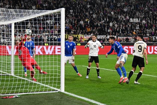 23.03.2025, xsltx, Fussball UEFA Nations League, Deutschland - Italien v.l. Gianluigi Donnaruma (Italien) Tim Kleindienst (Deutsche Fussball Nationalmannschaft DFB) Torschuetze, erzielt das Tor, Treffer, scores the goal 3:0 (DFL DFB REGULATIONS PROHIBIT ANY USE OF PHOTOGRAPHS as IMAGE SEQUENCES and or QUASI-VIDEO) Dortmund