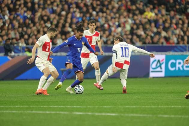 Foot Ligue des nations France - Croatie PHOTOPQR LE PARISIEN Olivier Arandel ; Saint-Denis ; 23 03 2025 ; Saint-Denis, France Stade de France Dimanche 23 mars 2025 Football Équipe de France UEFA Ligue des nations A, (Retour) France-Croatie Mateo Kovacic, Michael Olise et Luka Modric LP Olivier Arandel