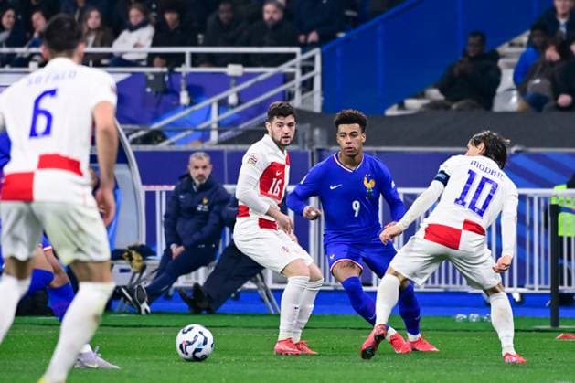 FOOTBALL : France vs Croatie - Ligue des Nations - 23 03 2025 Desire Doue ( 9 - France ) and Martin Baturina ( 16 - Croatia ) during the UEFA Nations League match between France and Croatia at Stade de France on March 23, 2025 in Paris, France. ( Photo by Dante Badano PsnewZ ) - ParisFrance  Copyright: xDantexBadanox