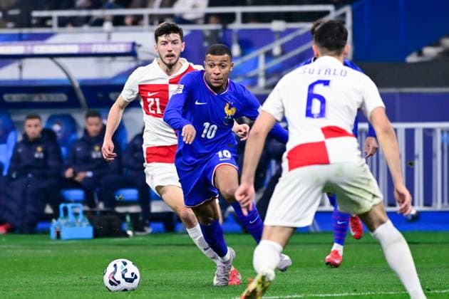 FOOTBALL : France vs Croatie - Ligue des Nations - 23 03 2025 Kylian Mbappe ( 10 - France ) and Petar Sucic ( 21 - Croatia ) during the UEFA Nations League match between France and Croatia at Stade de France on March 23, 2025 in Paris, France. ( Photo by Dante Badano PsnewZ ) - ParisFrance  Copyright: xDantexBadanox
