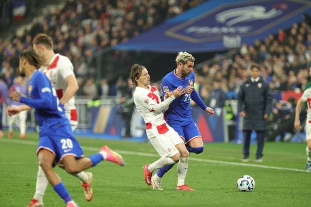 Foot Ligue des nations France - Croatie PHOTOPQR LE PARISIEN Olivier Arandel ; Saint-Denis ; 23 03 2025 ; Saint-Denis, France Stade de France Dimanche 23 mars 2025 Football Équipe de France UEFA Ligue des nations A, (Retour) France-Croatie Luka Modric et Théo Hernandez LP Olivier Arandel