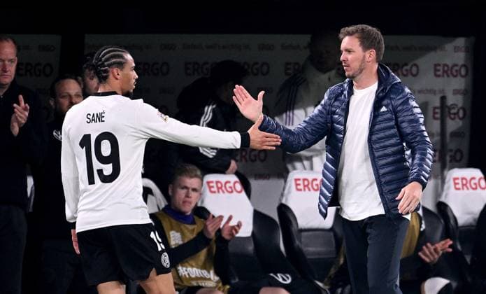 FUSSBALL UEFA Nations League 2024 2025 Viertelfinal Rueckspiel in Dortmund Deutschland - Italien 23.03.2025 Auswechslung von Leroy Sane (li, Deutschland) klatscht mit Bundestrainer Julian Nagelsmann (re, Deutschland) ab