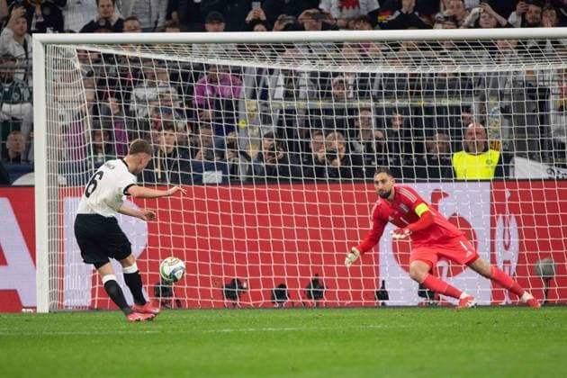 Joshua KIMMICH (GER) schiesst per Elfmeter das Tor zum 1-0,, gegen Torwart Gianluigi DONNARUMMA (ITA) Fussball UEFA Nations League Viertelfinale, Round of 8, Deutschland (GER) - Italien (ITA) am 23.03.2024 im Signal Iduna Park Dortmund,