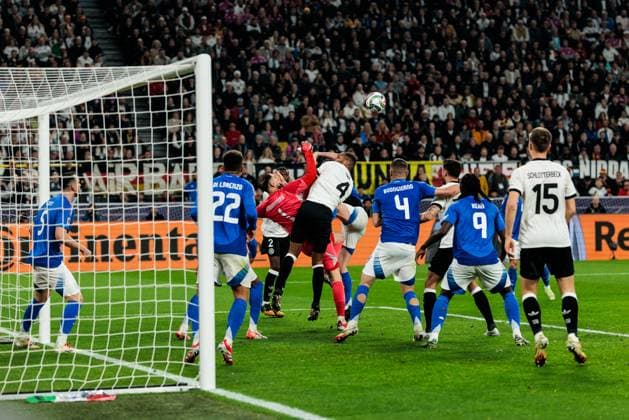 UEFA Nations League: Deutschland - Italien; 23.03.2025 Duell Gianluigi Donnarumma (Italien, 1), Jonathan Tah (Deutschland, 4) UEFA Nations League: Rückspiel Deutschland - Italien; Dortmund, Signal Iduna Park, 23.03.2025 Copyright: xBEAUTIFULxSPORTS Wunderlx