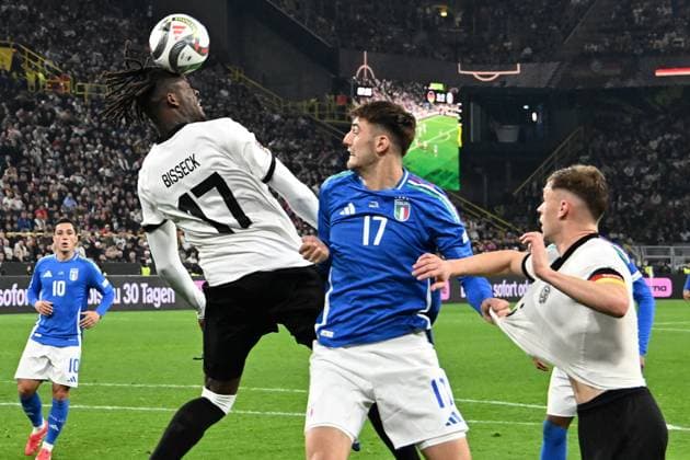 23.03.2025, xsltx, Fussball UEFA Nations League, Deutschland - Italien v.l. Yann Aurel Bisseck (Deutsche Fussball Nationalmannschaft DFB) Matteo Ruggeri (Italien) Zweikampf, Aktion, action, battle for the ball Joshua Kimmich (Deutsche Fussball Nationalmannschaft DFB) (DFL DFB REGULATIONS PROHIBIT ANY USE OF PHOTOGRAPHS as IMAGE SEQUENCES and or QUASI-VIDEO) Dortmund