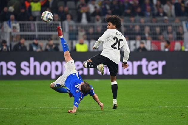 Karim ADEYEMI (GER), Aktion,Zweikampf gegen Nicolo BARELLA (ITA). Fussball Nations League Viertelfinale Deutschland (GER) - Italien (ITA) 3-3 am 23.03.2025, Signal Iduna Park