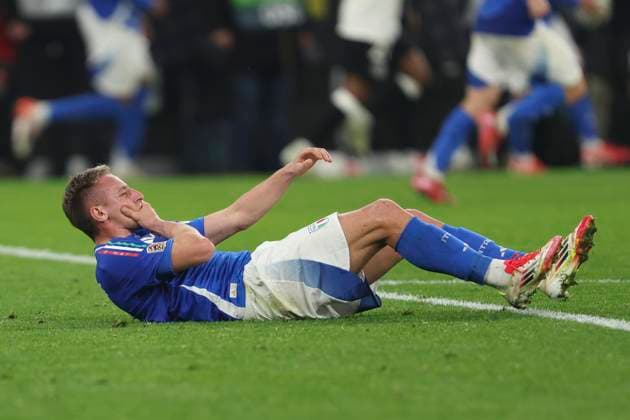 Davide Frattesi (Italien) injured on the ground during the UEFA Nations League Quarterfinal Leg Two match between Germany and Italy at Football Stadium Dortmund on March 23, 2025 in Dortmund, Germany. (Photo by Oliver Kaelke DeFodi Images)