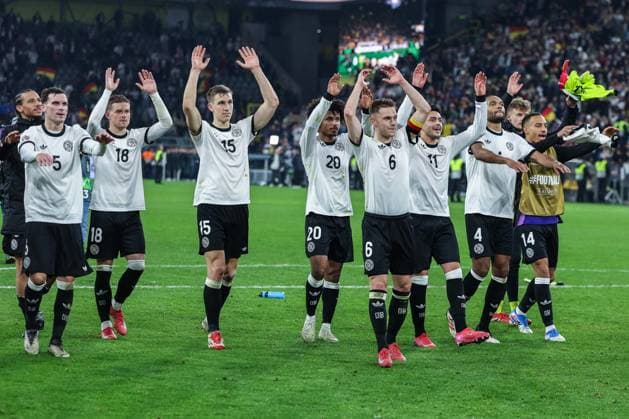 Fußball UEFA Nations League Viertelfinale Deutschland - Italien am 23.03.2025 im Signal Iduna Park in Dortmund Die deutsche Mannschaft feiert das Weiterkommen