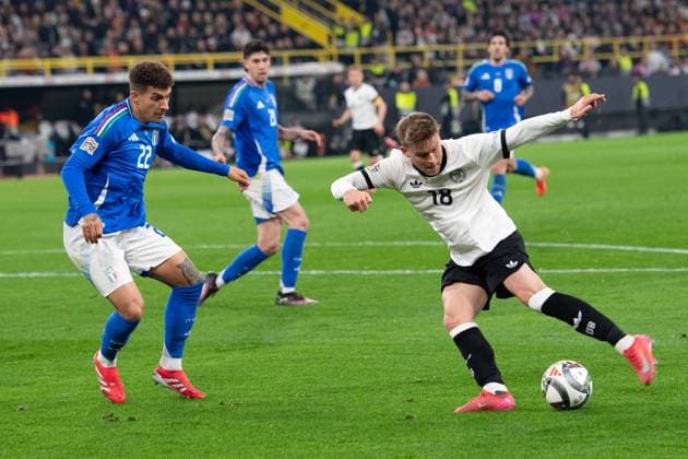 Maximilian MITTELSTAEDT (Mittelstädt)(S) gegen Giovanni DI LORENZO (ITA) Aktion, Zweikampf, Fussball UEFA Nations League Viertelfinale, Round of 8, Deutschland (GER) - Italien (ITA) 3-3 am 23.03.2024 im Signal Iduna Park Dortmund,