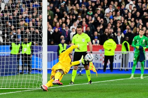 FOOTBALL : France vs Croatie - Ligue des Nations - 23 03 2025 Mike Maignan ( 16 - France ) stops a penalty during the UEFA Nations League match between France and Croatia at Stade de France on March 23, 2025 in Paris, France. ( Photo by Dante Badano PsnewZ ) - ParisFrance  Copyright: xDantexBadanox