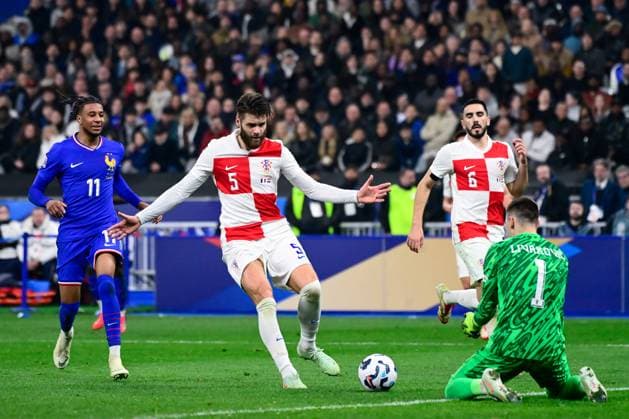 FOOTBALL : France vs Croatie - Ligue des Nations - 23 03 2025 Duje Caleta Car ( 5 - Croatia ) and Dominik Livakovic ( 1 - Croatia ) during the UEFA Nations League match between France and Croatia at Stade de France on March 23, 2025 in Paris, France. ( Photo by Dante Badano PsnewZ ) - ParisFrance  Copyright: xDantexBadanox