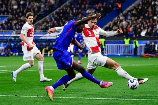 FOOTBALL : France vs Croatie - Ligue des Nations - 23 03 2025 Randal Kolo Muani ( 12 - France ) and Marin Pongracic ( 3 - Croatia ) during the UEFA Nations League match between France and Croatia at Stade de France on March 23, 2025 in Paris, France. ( Photo by Dante Badano PsnewZ ) - ParisFrance  Copyright: xDantexBadanox