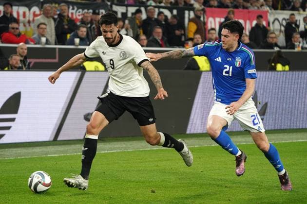 Männer Nationalmannschaft, Fussball, Nations League, 23.03.2025, Signaliduna Park, Dortmund Deutschland vs Italien , Tim Kleindienst, Deutschland, Alessandro Bastoni, Italien,