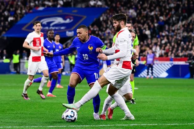 FOOTBALL : France vs Croatie - Ligue des Nations - 23 03 2025 Kylian Mbappe ( 10 - France ) , Luka Modric ( 10 - Croatia ) and Duje Caleta Car ( 5 - Croatia ) during the UEFA Nations League match between France and Croatia at Stade de France on March 23, 2025 in Paris, France. ( Photo by Dante Badano PsnewZ ) - ParisFrance  Copyright: xDantexBadanox