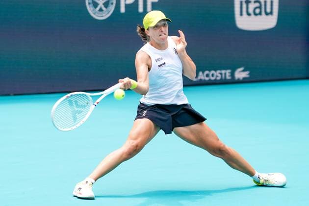 March 23, 2025, Miami, Florida, USA: Iga Swiatek (POL) returns a shot to Elise Mertens (not pictured) during the women s singles third round match at the 2025 Miami Open presented by Itau at Hard Rock Stadium. Miami USA - ZUMAw109 20250323_fap_w109_014 Copyright: xDebbyxWongx