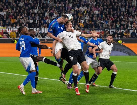 Fußball, Herren, Saison 2024 25, UEFA Nations League (Viertelfinale Rückspiel) in Dortmund, Deutschland - Italien (3:3), v. l. Destiny Udogie (Italien), Federico Gatti (Italien), Nico Schlotterbeck (Deutschland), 23.03. 2025, Copyright: xMatthiasxKochx