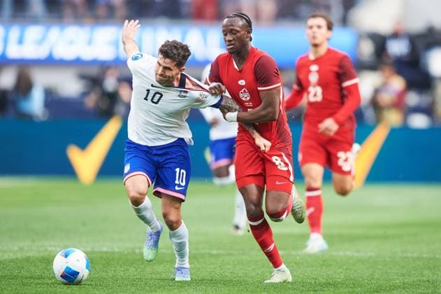 RECORD DATE NOT STATED IV CONCACAF NATIONS LEAGUE 2024-2025 Canada vs United States - Third Place Christian Pulisic (L) of United States fights for the ball with Ismael Kone (R) of Canada during the Third Place match between Canada and United States as part Final Four of the Concacaf Nations League 2024-2025 at SoFi Stadium on March 23, 2025 in Inglewood, Los Angeles, California, United States. INGLEWOOD LOS ANGELES CALIFORNIA UNITED STATES  Copyright: xJorgexMartinezx 20250323173113_CNL_2025_3P_CAN_USA_PULISIC154