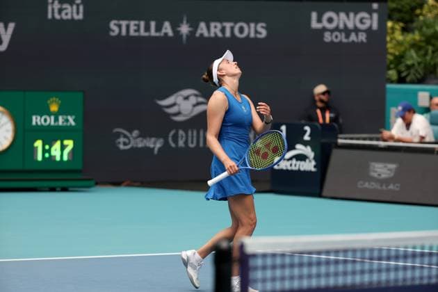 March 23, 2025, Miami Gardens, Florida, United States Of America: MIAMI GARDENS, FLORIDA - MARCH 23: Iga Swiatek of Poland defeats Elise Mertens of Belgium in the third round on Day 6 of the Miami Open at Hard Rock Stadium on March 23, 2025 in Miami Gardens, Florida ...People: Elise Mertens Miami Open 2025 - Day 6  - ZUMAs214 20250323_ada_s214_006 Copyright: xSMGx