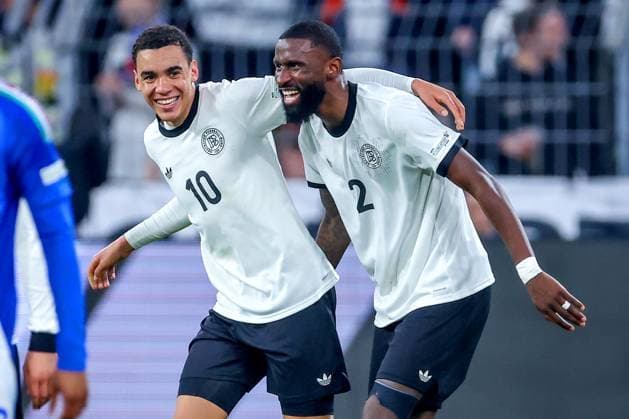 23.03.2025, Fußball, Viertelfinale UEFA Nations League, Deutschland - Italien, Signal Iduna Park, Saison 2024 2025: Torjubel nach dem Tor zum 2:0 durch Torschütze Jamal Musiala (GER 10) zusammen mit Antonio Rüdiger (GER 02) DFB regulations prohibit any use of photographs as image sequences and or quasi-video. Nordrhein-Westfalen Deutschland