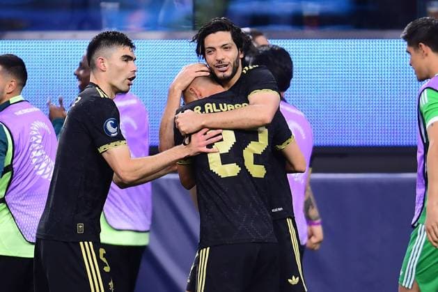 RECORD DATE NOT STATED IV CONCACAF NATIONS LEAGUE 2024-2025 Mexico vs Panama - Final Raul Jimenez celebrates his goal 1-0 with Roberto Alvarado and Johan Vasquez of Mexico during the Final match between Mexican national team, Nationalteam (Mexico) and Panama as part Final Four of the Concacaf Nations League 2024-2025 at SoFi Stadium on March 23, 2025 in Inglewood, Los Angeles, California, United States. INGLEWOOD LOS ANGELES CALIFORNIA UNITED STATES  Copyright: xAdrianxMaciasx 20250323193947_CNL_2025_F_MEX_PAN_JIMENEZ58