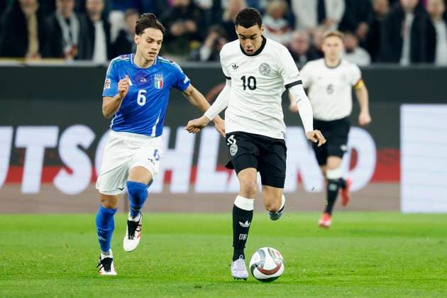 im Bild: v.l. Samuele Ricci (Italien, 6) und Jamal Musiala (Deutschland, 10), 23.03.2025, Fussball, UEFA Nations League, Viertelfinale, Deutschland - Italien, GER, Dortmund, Signal Iduna Park, Copyright: HMBxMedia xHeikoxBecker