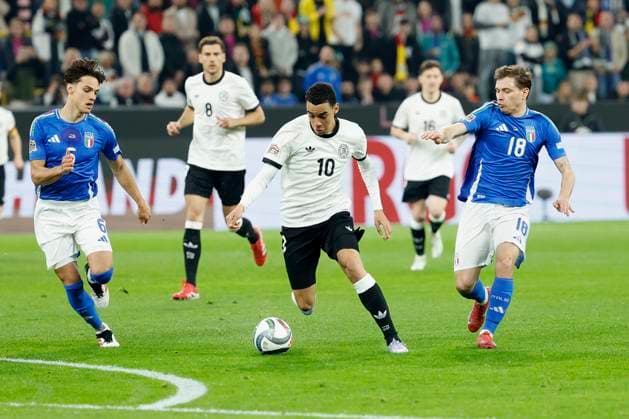 im Bild: v.l. Samuele Ricci (Italien, 6), Jamal Musiala (Deutschland, 10) und Nicolo Barella (Italien, 18), 23.03.2025, Fussball, UEFA Nations League, Viertelfinale, Deutschland - Italien, GER, Dortmund, Signal Iduna Park, Copyright: HMBxMedia xHeikoxBecker