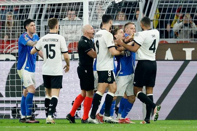 im Bild: Gerangel zwischen v.l. Nicolo Barella (Italien, 18), Davide Frattesi (Italien, 16) und Jonathan Tah (Deutschland, 4), 23.03.2025, Fussball, UEFA Nations League, Viertelfinale, Deutschland - Italien, GER, Dortmund, Signal Iduna Park, Copyright: HMBxMedia xHeikoxBecker