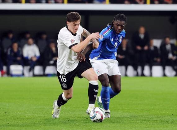 Angelo Stiller im Zweikampf mit Moise Kean Aktion Spielszene Fußball Fussball Nations League Länderspiel Nationalmannschaft DFB Herren Saison 2024 2025 23.03.2025 Deutschland GER vs. Italien ITA DFL regulations prohibit any use of photographs as image sequences and or quasi-video.