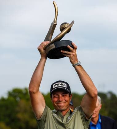Sport Themen der Woche KW12 SPORT Bilder des Tages March 23, 2025, Palm Harbor, Florida, USA: Viktor Hovland celebrates, while he hoists the championship trophy during the final round of the Valspar Championship golf tournament at Innisbrook Resort on Sunday, March 23, 2025, in Palm Harbor. Palm Harbor USA - ZUMAs70_ 0807539488st Copyright: xJeffereexWoox