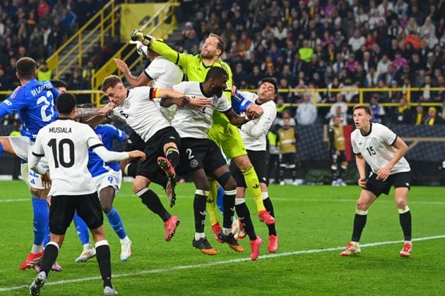 Strafraumszene mit Torwart Oliver BAUMANN (GER),Antonio Ruediger (GER),Jonathan Tah (GER),Joshua KIMMICH (GER), Nadiem AMIRI (GER),re:Nico SCHLOTTERBECK (GER),Aktion. Fussball Nations League Viertelfinale Deutschland (GER) - Italien (ITA) 3-3 am 23.03.2025, Signal Iduna Park