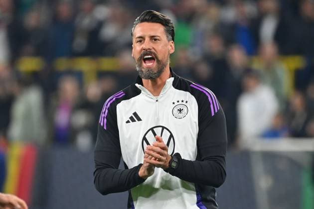 Sandro WAGNER (Co Trainer GER), klatscht Applaus, Einzelbild,angeschnittenes Einzelmotiv,Halbfigur,halbe Figur, Fussball Nations League Viertelfinale Deutschland (GER) - Italien (ITA) 3-3 am 23.03.2025, Signal Iduna Park