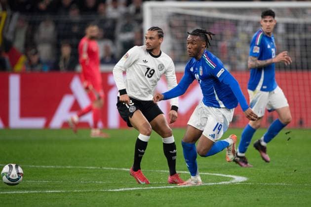 Destiny UDOGIE (ITA) gegen Leroy SANE (GER) Aktion, Zweikampf, Fussball UEFA Nations League Viertelfinale, Round of 8, Deutschland (GER) - Italien (ITA) 3-3 am 23.03.2024 im Signal Iduna Park Dortmund,
