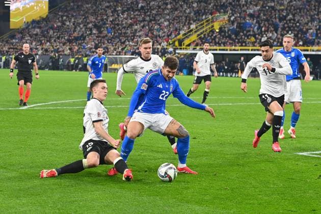 strittige Szene:Nico SCHLOTTERBECK (GER),Aktion,Zweikampf gegen Giovanni DI LORENZO (ITA) im Strafraum-kein Elfmeter,Strafstoss nach VAR. Fussball Nations League Viertelfinale Deutschland (GER) - Italien (ITA) 3-3 am 23.03.2025, Signal Iduna Park