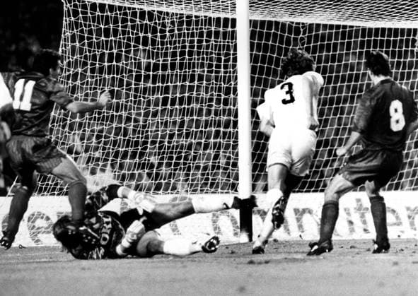 Archivbilder der Woche SPORT KW13 Barcelona, 24-10-1991.- Begiristain, con el número 11, marca para el Barcelona FC, el primer tanto en el partido de ida de la Copa de Europa que disputó su equipo contra el Kaiserslautern. COPA DE EUROPA !ACHTUNG: NUR REDAKTIONELLE NUTZUNG!  Copyright: xALBERTxOLIVEx FUTBOL1