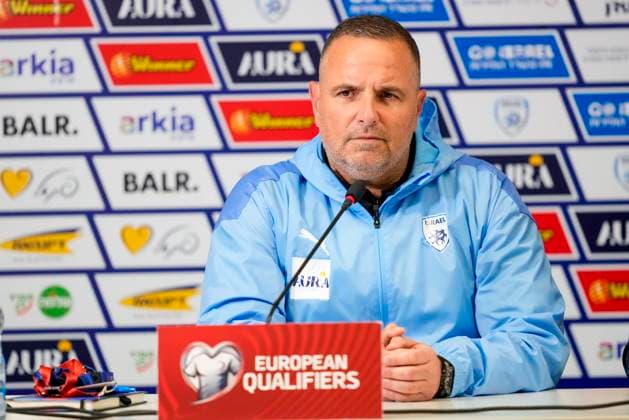 Football, press conference with Israels mens national team Debrecen , Hungary 20250324 Israels national team manager Ran Ben Shimon and captain Eli Dasa during a press conference with Israels mens national football team at Nagyerdei Stadium for the World Cup qualifier against Norway Photo Fredrik Varfjell NTB Debrecen Hungary EDITORIAL USE ONLY RESTRICTED USE FOR BETTING COMPANIES  Copyright: xFredrikxVarfjellx xNTBx