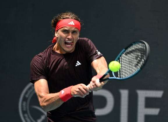 Sport Bilder des Tages MIAMI GARDENS FL - MARCH 24: Alexander Zverev Vs Jordan Thompson during The Miami Open at Hard Rock Stadium on March 24, 2025 in Miami Gardens, Florida. Copyright: xmpi04x