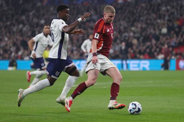 England v Latvia 2026 FIFA World Cup, WM, Weltmeisterschaft, Fussball Qualifiers Vladislavs Gutkovskis of Latvia capitalises on a mix up between Jordan Pickford of England and Marc Guehi of England but misses the target with his shot during the 2026 FIFA World Cup Qualifiers Group K match at Wembley Stadium, London UK Newspapers OUT Copyright: xPaulxChestertonx FIL-21625-0051
