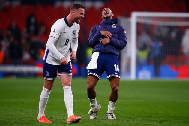 Sport Themen der Woche KW13 Sport Bilder des Tages England v Latvia 2026 FIFA World Cup, WM, Weltmeisterschaft, Fussball Qualifiers Jordan Henderson of England and Jude Bellingham of England share a joke at the end of the 2026 FIFA World Cup Qualifiers Group K match at Wembley Stadium, London UK Newspapers OUT Copyright: xPaulxChestertonx FIL-21625-0115