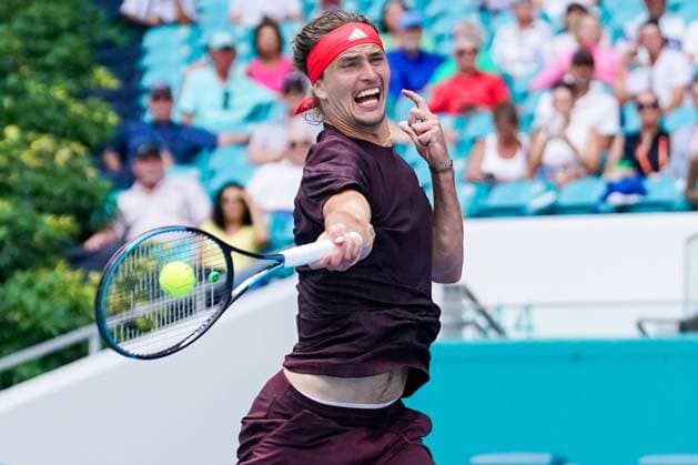 Sport Bilder des Tages March 24, 2025, Miami, Florida, USA: Alexander Zverev (GER) returns a shot to Jordan Thompson (not pictured) during the men s singles third round match at the 2025 Miami Open presented by Itau at Hard Rock Stadium. Miami USA - ZUMAw109 20250324_fap_w109_028 Copyright: xDebbyxWongx