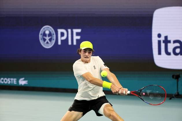 March 24, 2025, Miami Gardens, Florida, United States Of America: MIAMI GARDENS, FLORIDA - MARCH 24: Alex de Minaur of Australia defeats Joao Fonseca of Brazil during their match on day 7 of the Miami Open at Hard Rock Stadium on March 24, 2025 in Miami Gardens, Florida. ...People: Joao Fonseca Miami Open 2025 - Day 7  - ZUMAs214 20250324_ada_s214_062 Copyright: xSMGx