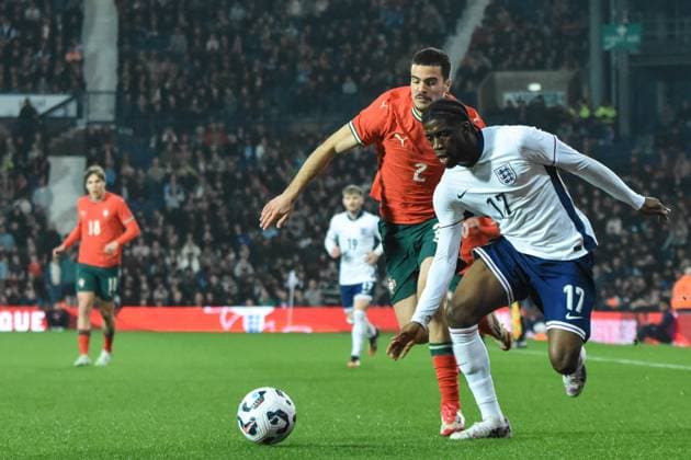 England U21, U 21 v Portugal U21, U21 national team, Nationalteam Friendly, Football, The Hawthorns, Birmingham, UK - 24 March 2025 Samuel Iling-Junior of England U21 sprints forward with the ball Birmingham The Hawthorns Birmingham GBR, UK NEWSPAPERS OUT Copyright: xRichardxBowcottx