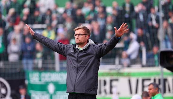 Leipzig, 23.03.2025, Alfred-Kunze-Sportpark, Fußball Sachsenpokal, Viertelfinale , BSG CHEMIE LEIPZIG v. 1. FC LOK LEIPZIG , Im Bild: David Bergner ( Interims-Trainer Chemie Leipzig) , Nur für journalistische Zwecke. Only for editorial use! , *** Leipzig, 23 03 2025, Alfred Kunze Sportpark, Fußball Sachsenpokal, Viertelfinale , BSG CHEMIE LEIPZIG v 1 FC LOK LEIPZIG , Im Bild David Bergner Interims Trainer Chemie Leipzig , Nur für journalistische Zwecke Only for editorial use , Picture Point