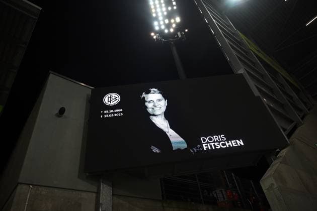 Sport Themen der Woche KW13 Sport Bilder des Tages RECORD DATE NOT STATED 25.03.2025, xjhx, Fussball Länderspiel U21, U 21 Deutschland U21 - Spanien U21 v.l. Schweigeminute Doris Fitschen (UEFA REGULATIONS PROHIBIT ANY USE OF PHOTOGRAPHS as IMAGE SEQUENCES and or QUASI-VIDEO) Darmstadt *** 25 03 2025, xjhx, Soccer international match U21, Germany U21 Spain U21 v l minute of silence Doris Fitschen UEFA REGULATIONS PROHIBIT ANY USE OF PHOTOGRAPHS as IMAGE SEQUENCES and or QUASI VIDEO Darmstadt