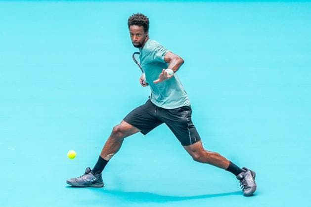 March 25, 2025, Miami, Florida, USA: Gael Monfils (FRA) returns a shot to Sebastian Korda (not pictured) during the men s singles fourth round match at the 2025 Miami Open presented by Itau at Hard Rock Stadium. Miami USA - ZUMAw109 20250325_fap_w109_014 Copyright: xDebbyxWongx