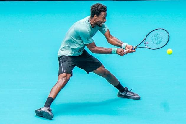 March 25, 2025, Miami, Florida, USA: Gael Monfils (FRA) returns a shot to Sebastian Korda (not pictured) during the men s singles fourth round match at the 2025 Miami Open presented by Itau at Hard Rock Stadium. Miami USA - ZUMAw109 20250325_fap_w109_018 Copyright: xDebbyxWongx